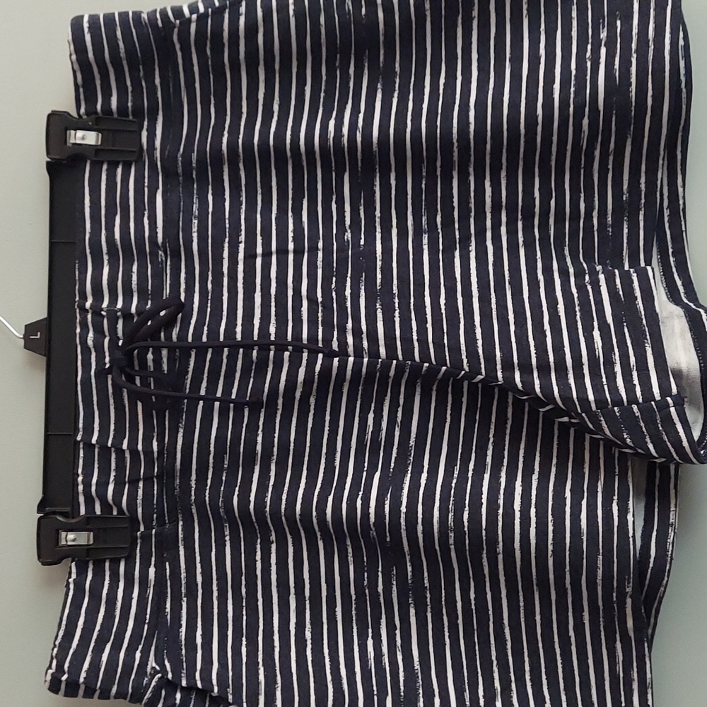 Black and white stripped cotton/polyester shorts size XL